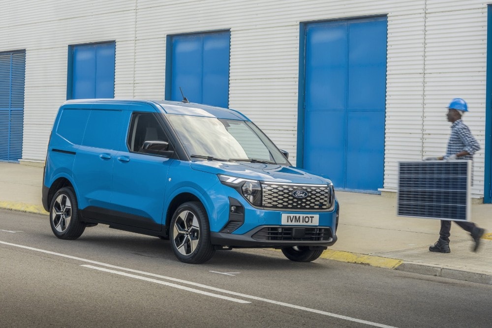 E-Transit Courier numa fábrica