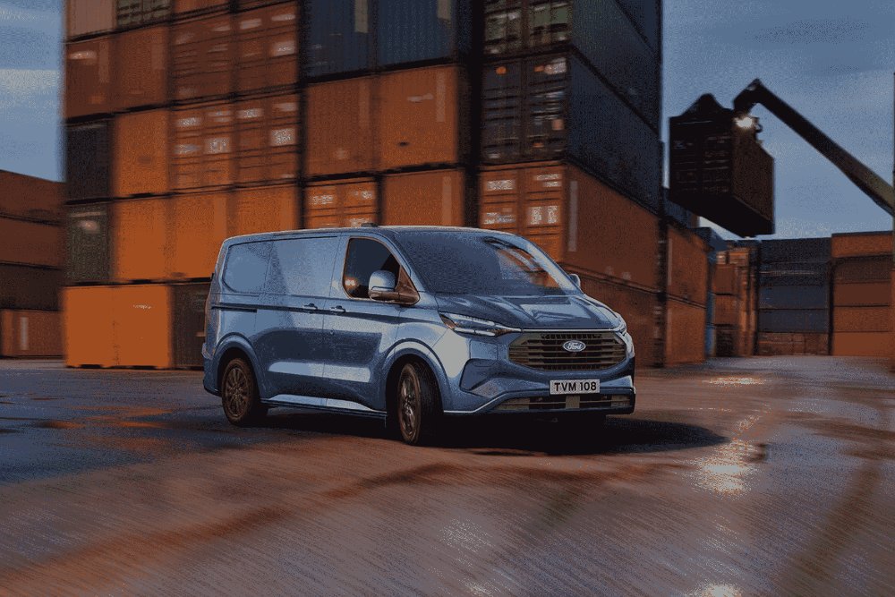 Transit Custom PHEV num ambiente industrial