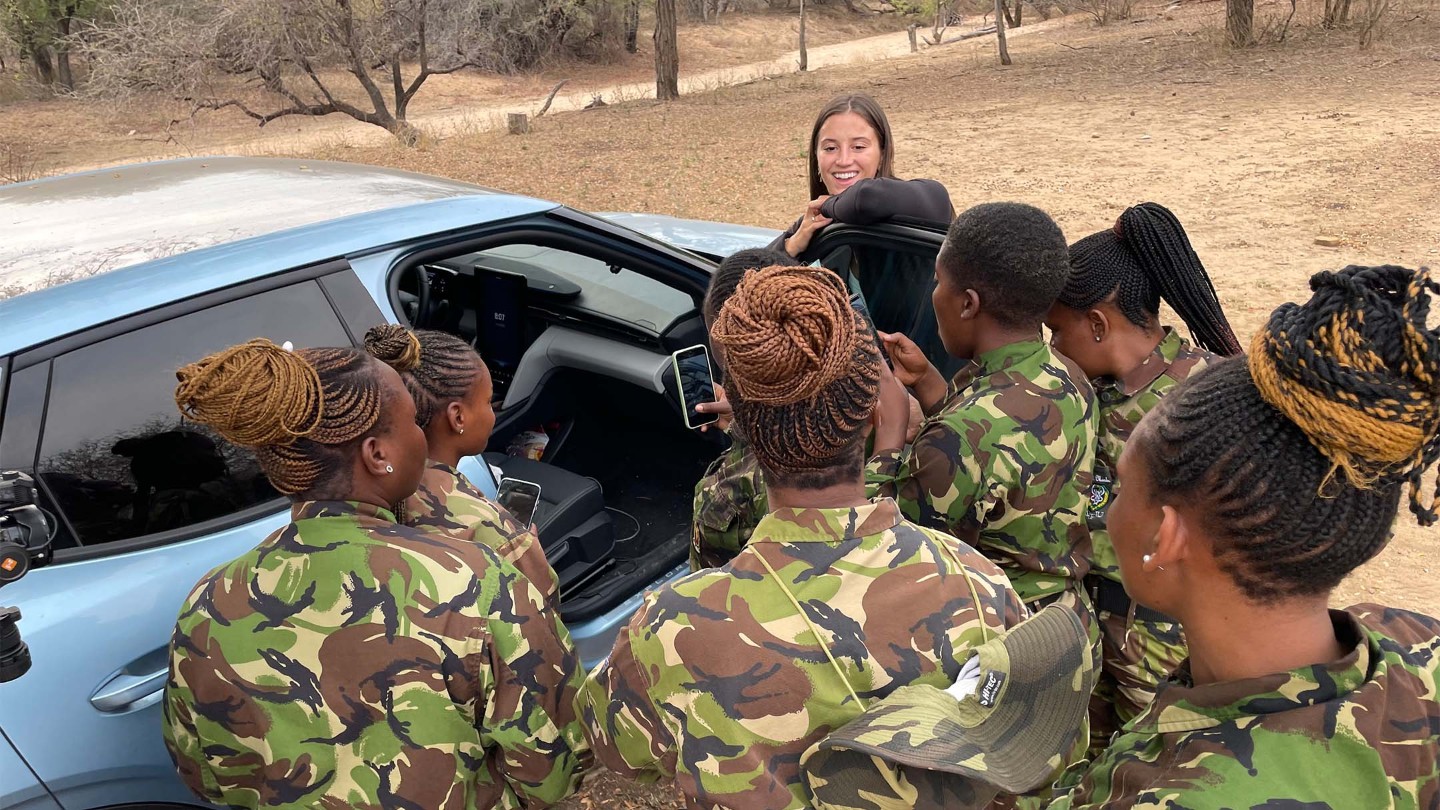 Lexie conhece as Black Mambas, a primeira equipa anti-caça furtiva só de mulheres.