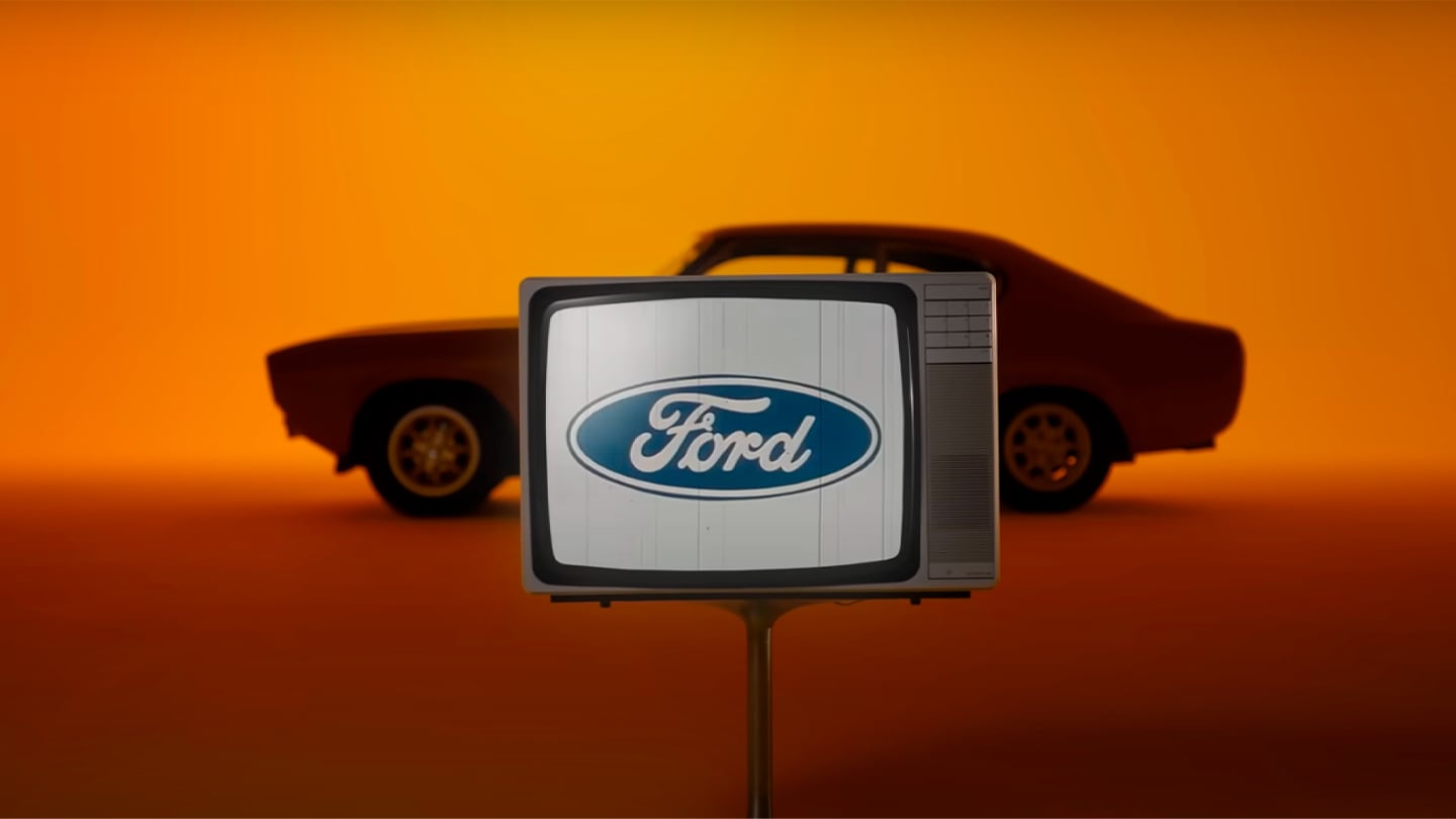 Uma prévia do clássico Ford Capri e sua transformação no novo Ford Capri elétrico.