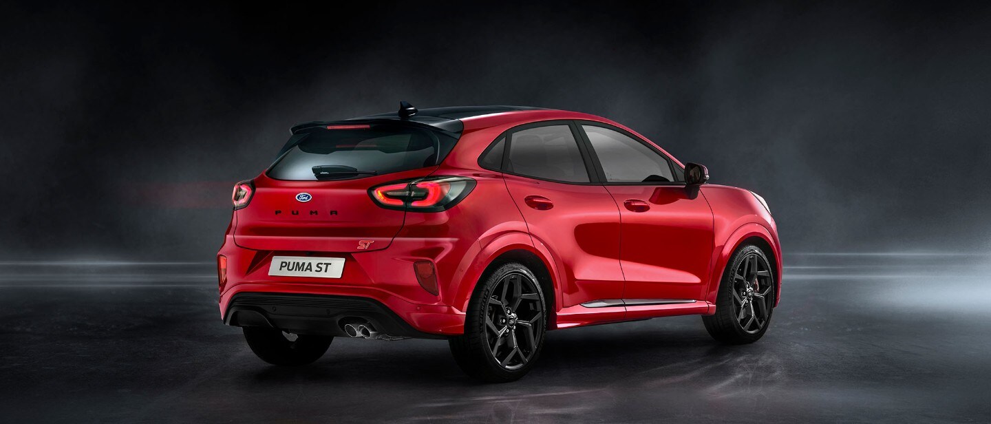 Vista traseira do SUV desportivo Ford Puma ST verde