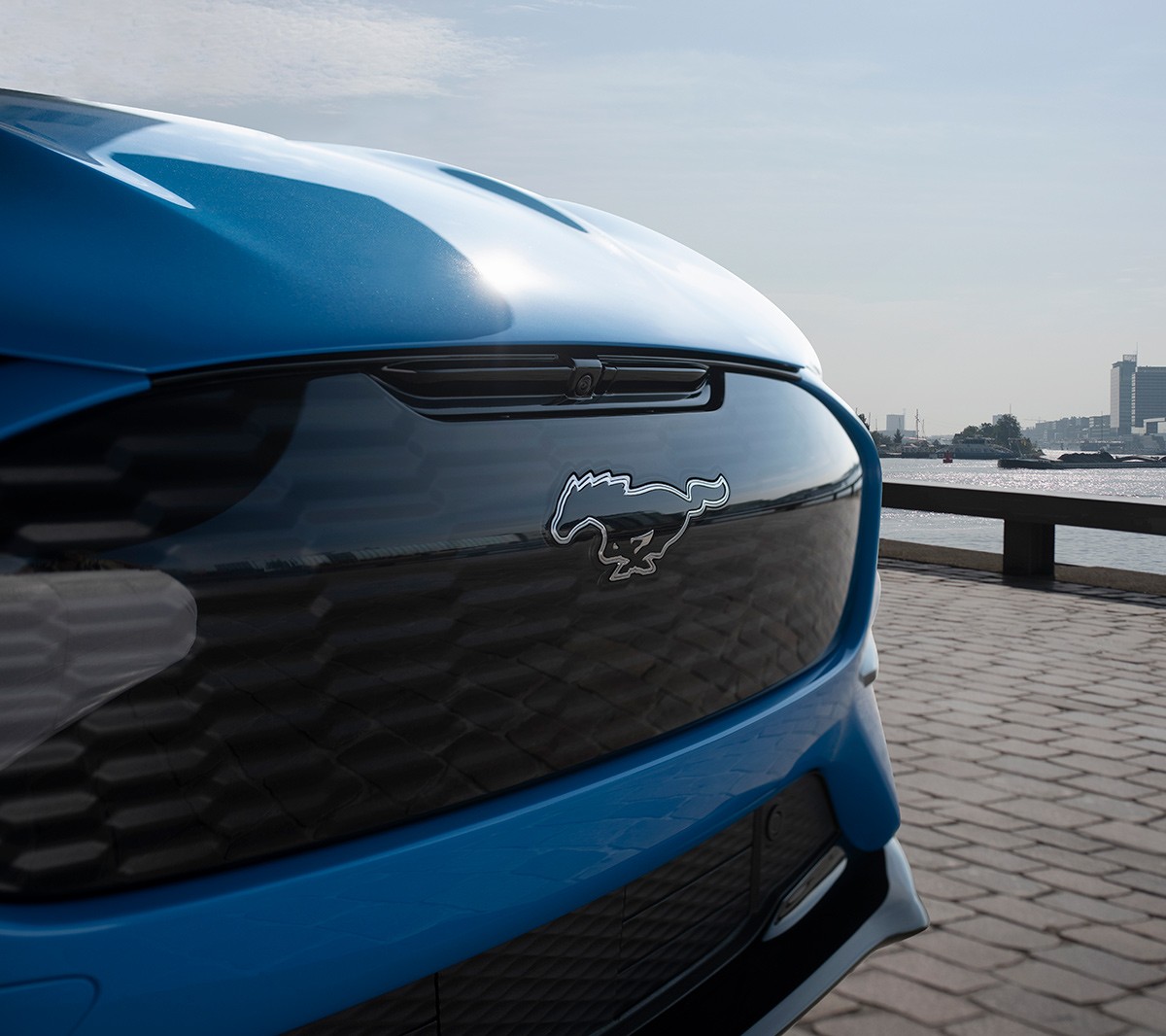 Emblema frontal Ford Mustang