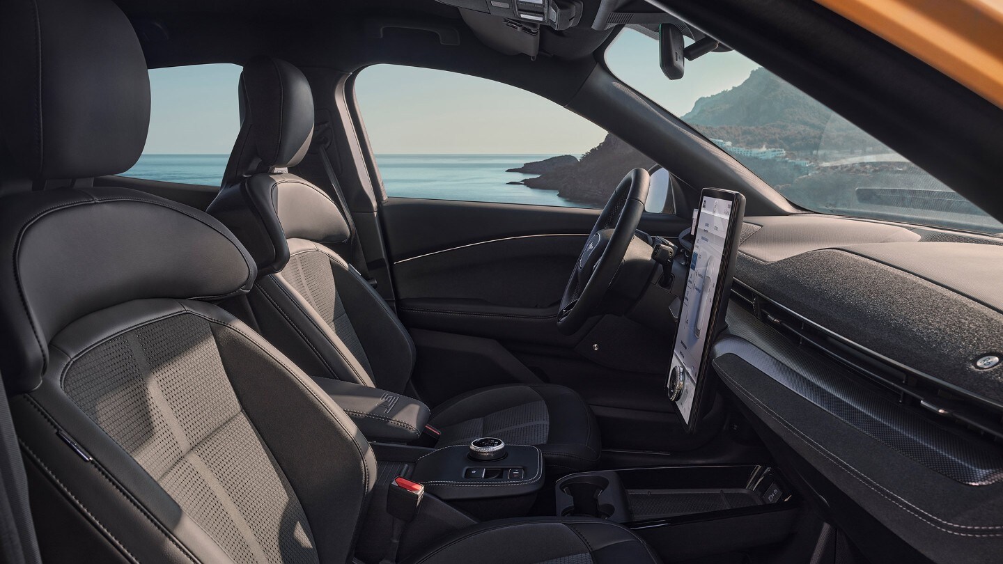 Bancos traseiros do Ford Mustang Mach-E SUV elétrico