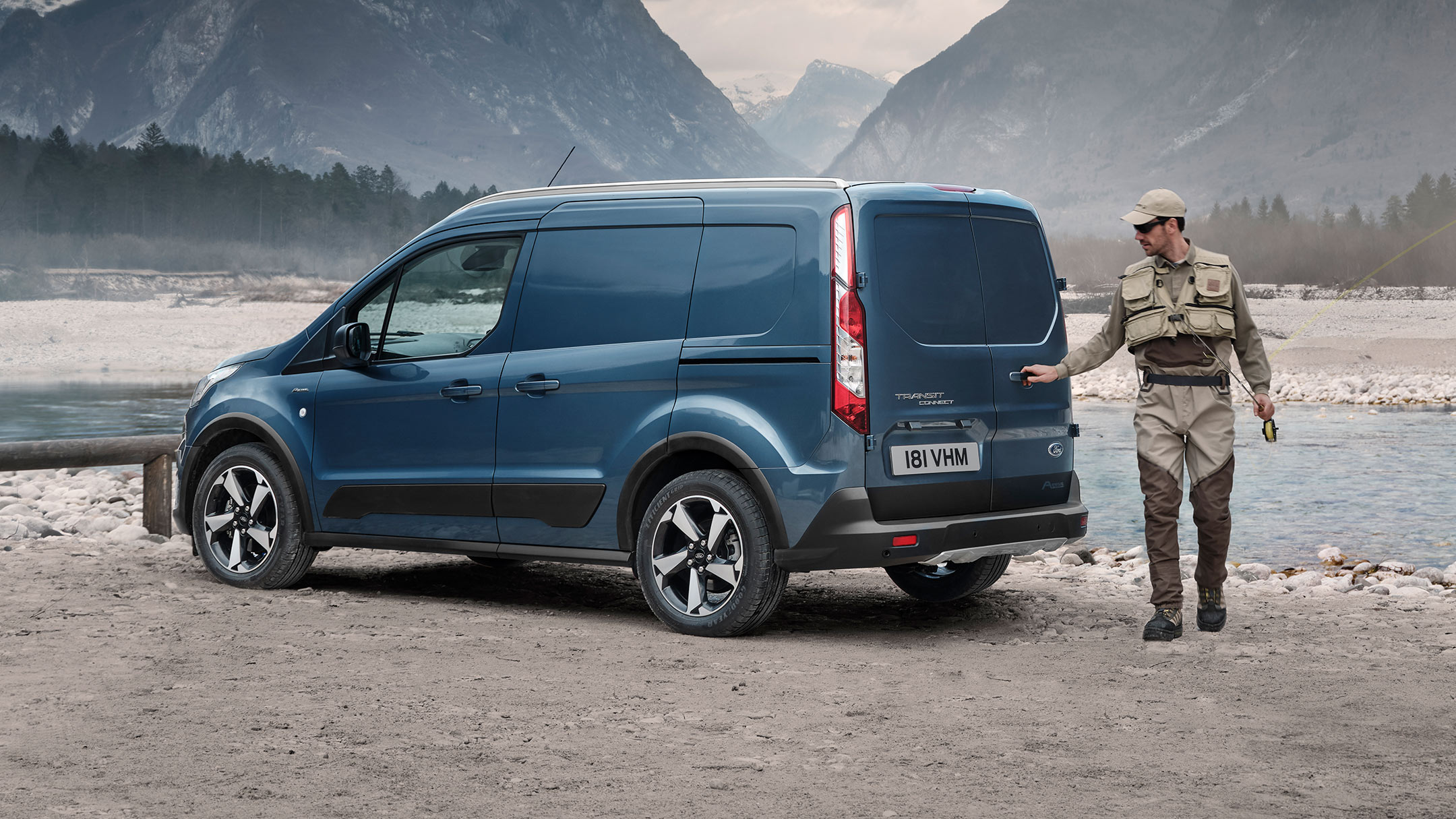 Ford Transit Connect Active vista traseira 