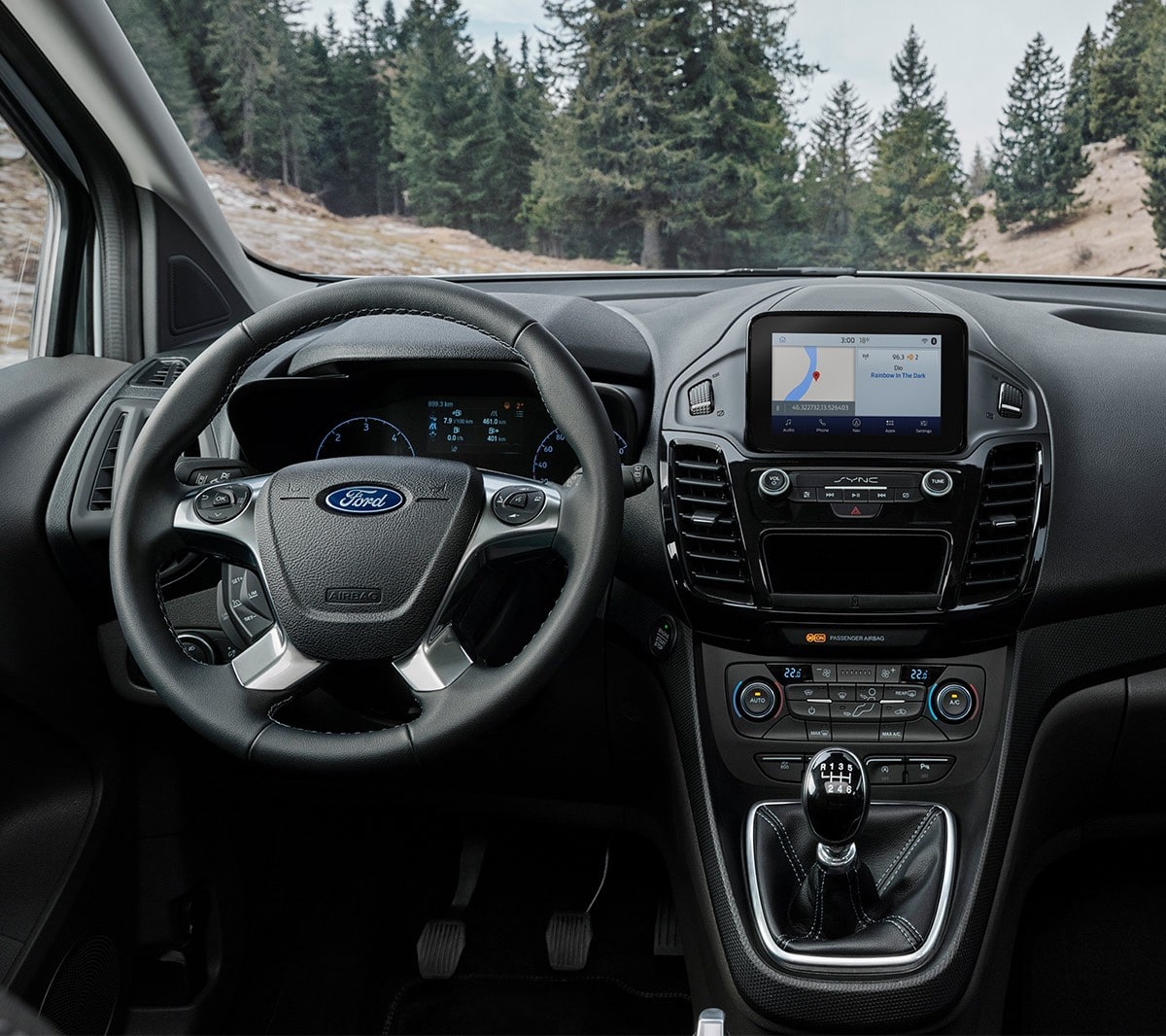 Interior do Ford Transit Connect, equipada com SYNC3