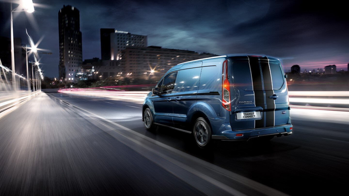 Condução noturna da Ford Transit Connect, vista traseira