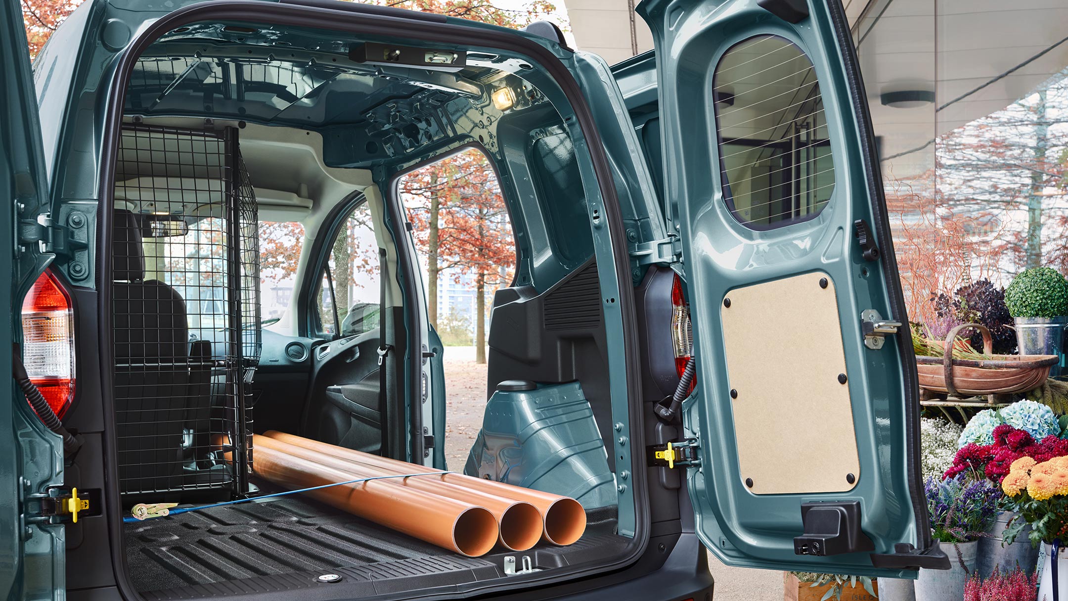 Transit Courier interior bagageira