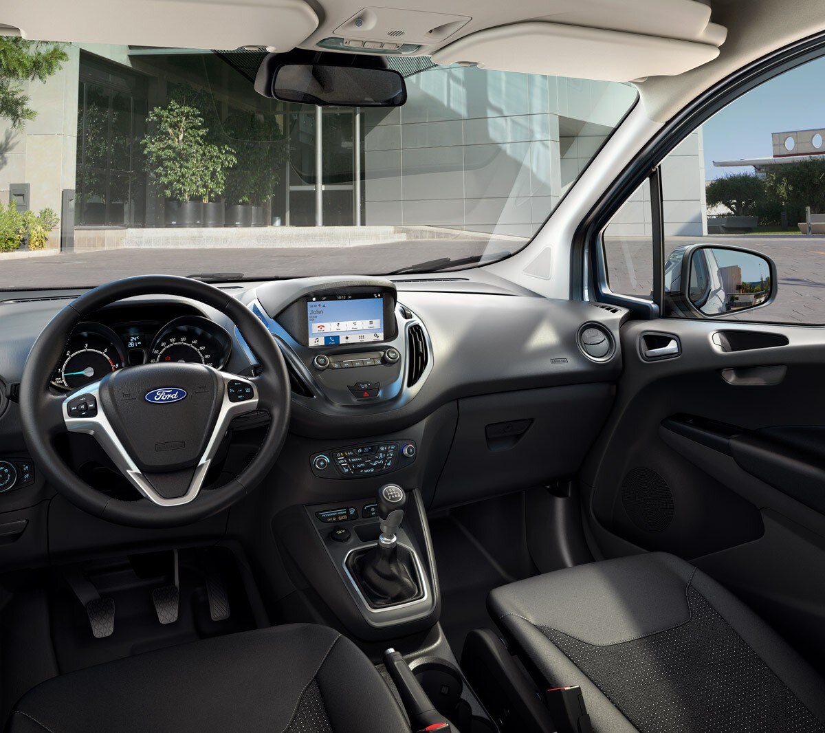 Vista de perfil traseiro do Ford Transit Courier 