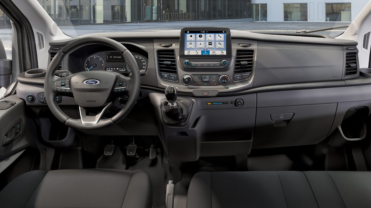 Vista completa do habitáculo do Ford Transit Chassis Cabina