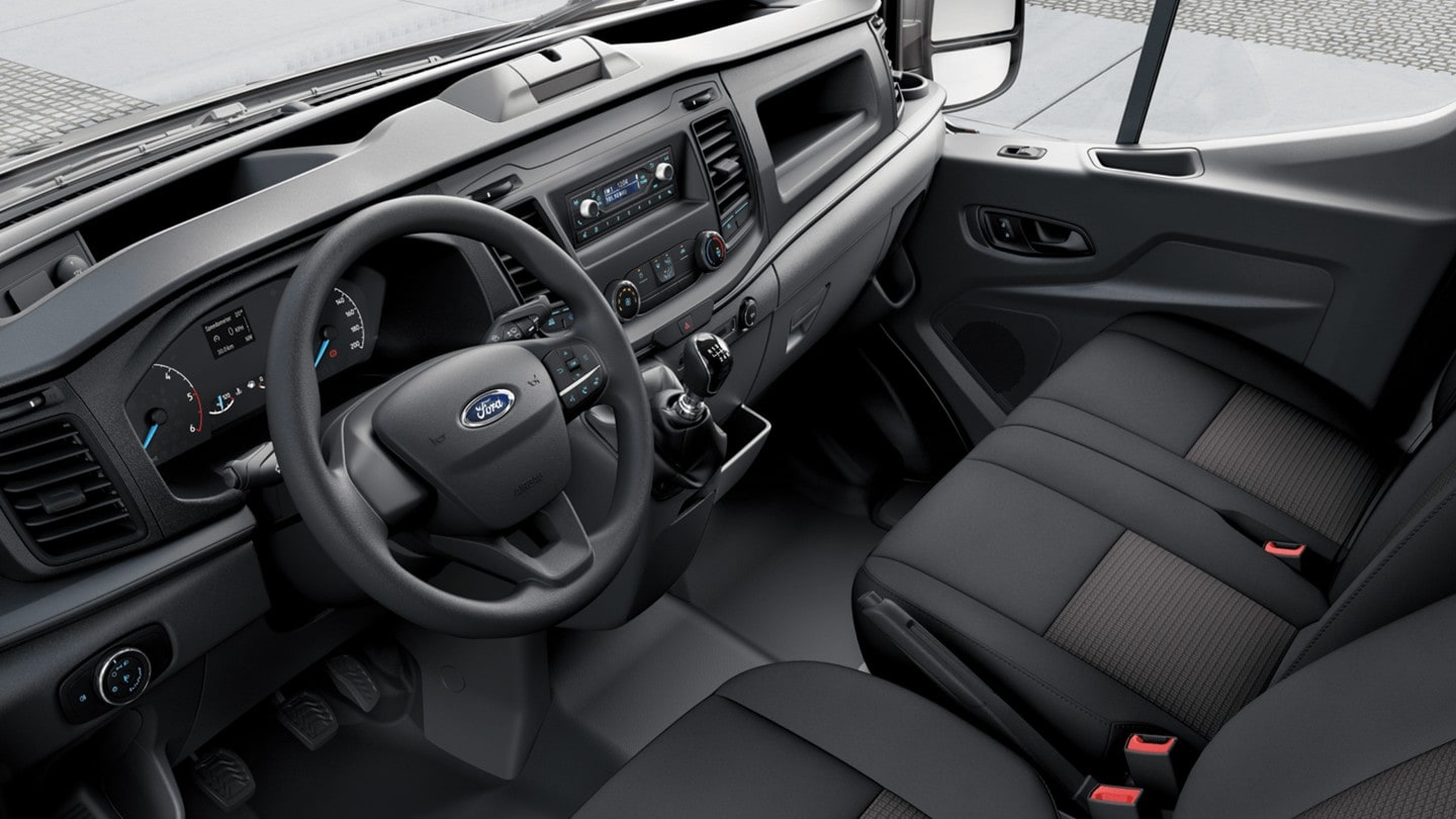 Ford Transit Kombi interior com bancos dianteiros e volante 