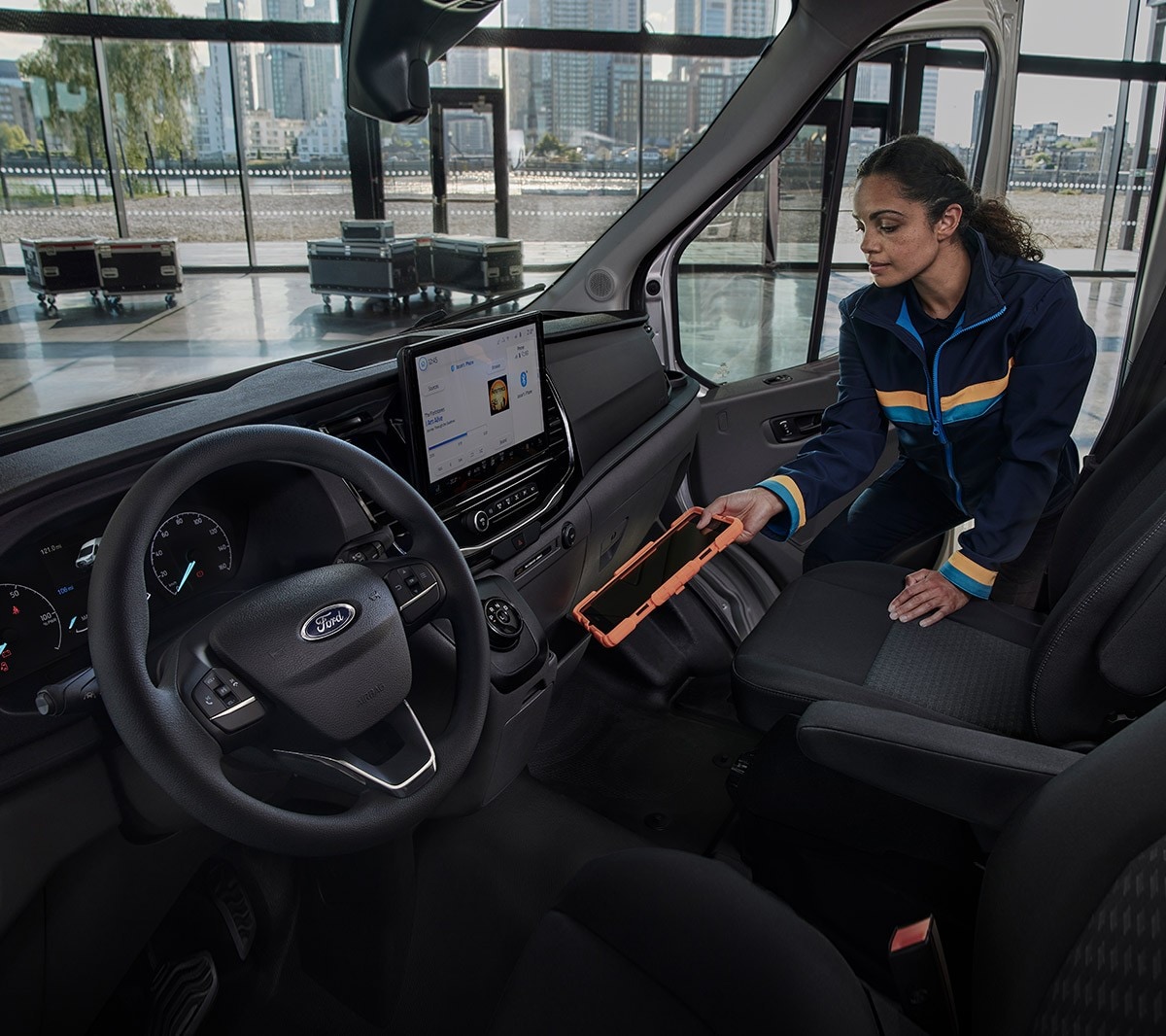 Arrumação interior da Ford E-Transit