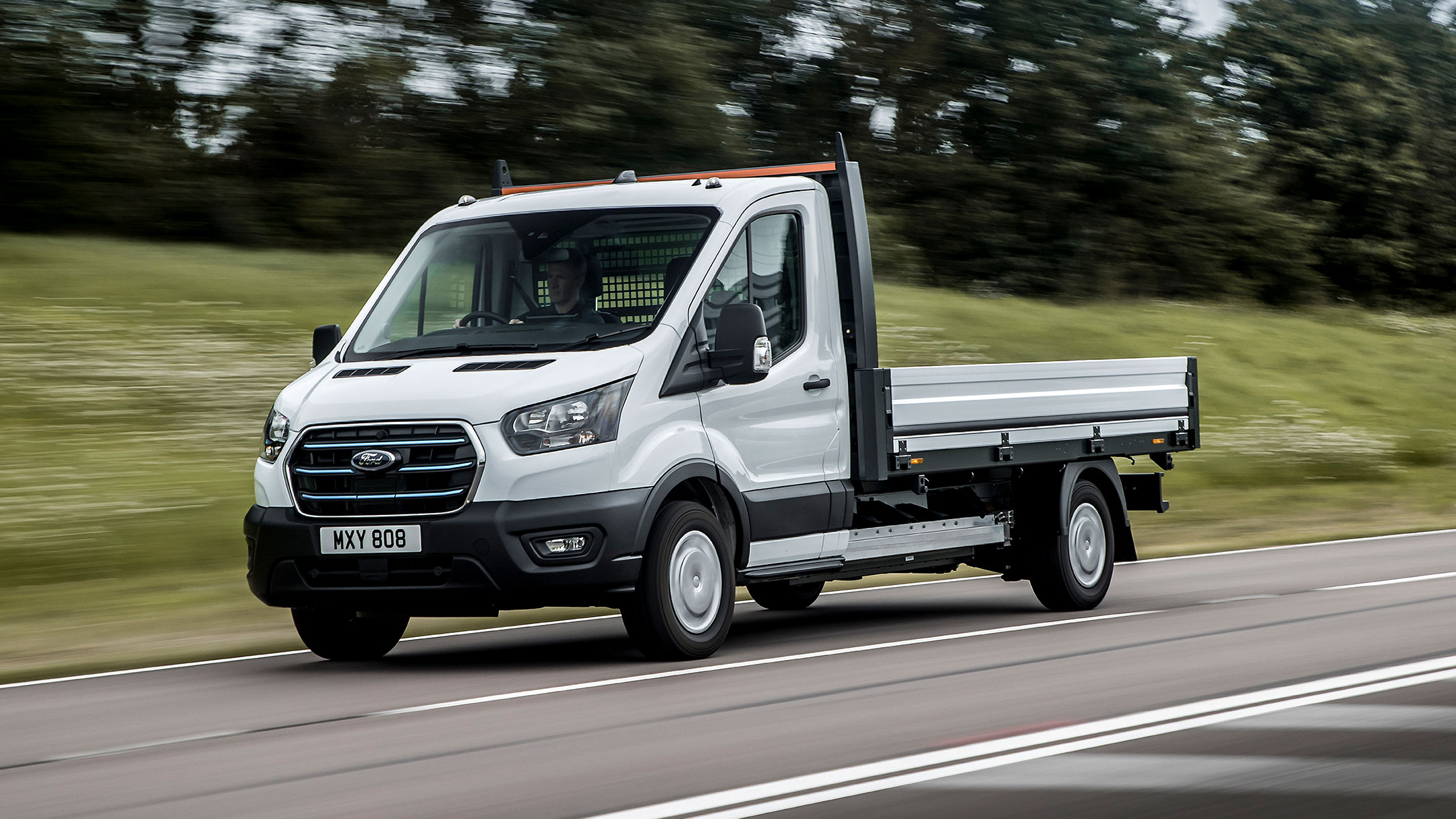 Ford E-Transit a circular em autoestrada