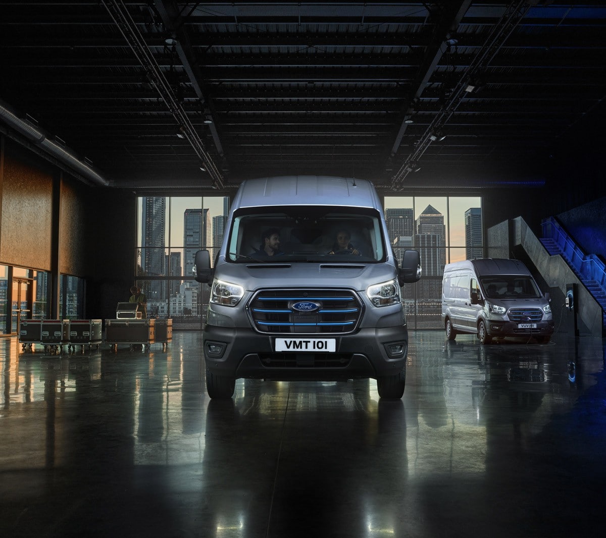 Vista frontal da Ford E-Transit