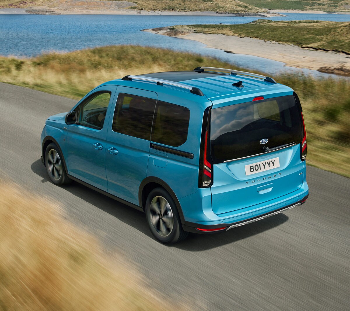 Novas luzes traseiras com LED do Ford Tourneo Connect.