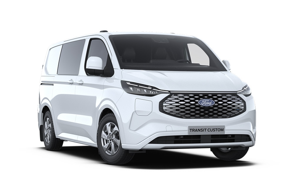 Ford E-Transit Custom multi-cab branca, vista da parte dianteira em ângulo.