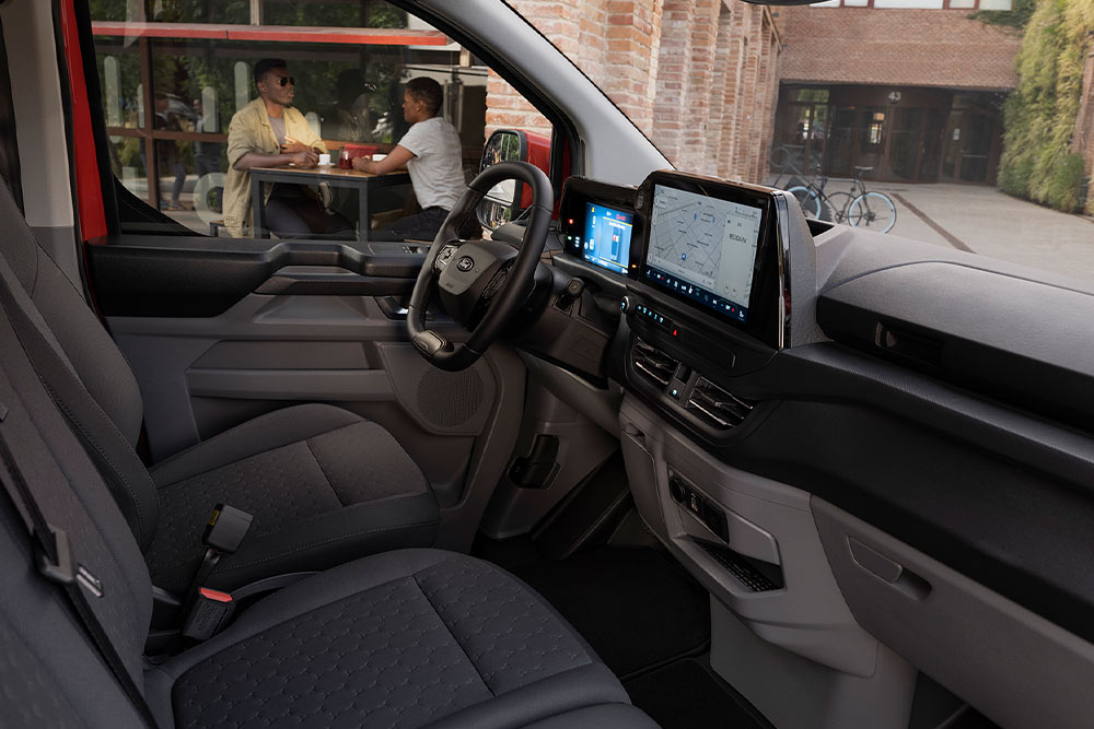 Vista do painel de bordo da Ford Transit Custom.