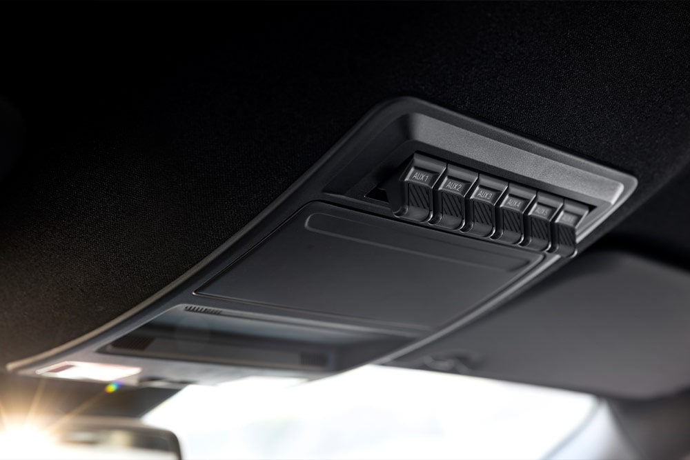 Grande plano dos interruptores adaptados do Ford Ranger Raptor.