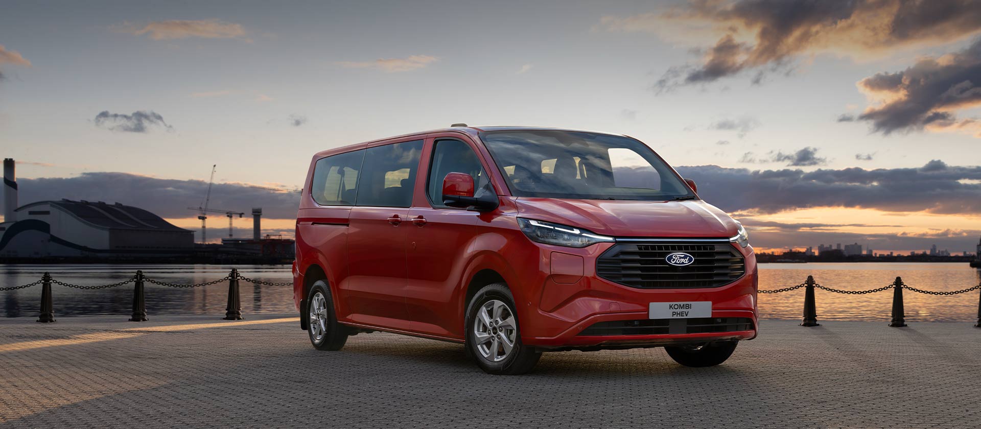 Ford Transit Custom Kombi PHEV vermelho