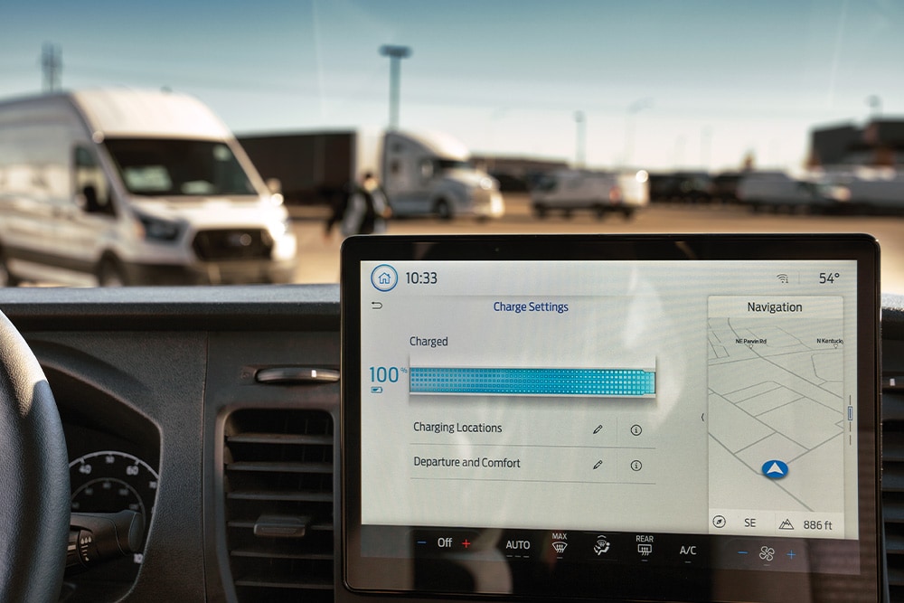 Painel de bordo do Ford Transit Custom a mostrar informações de carregamento.