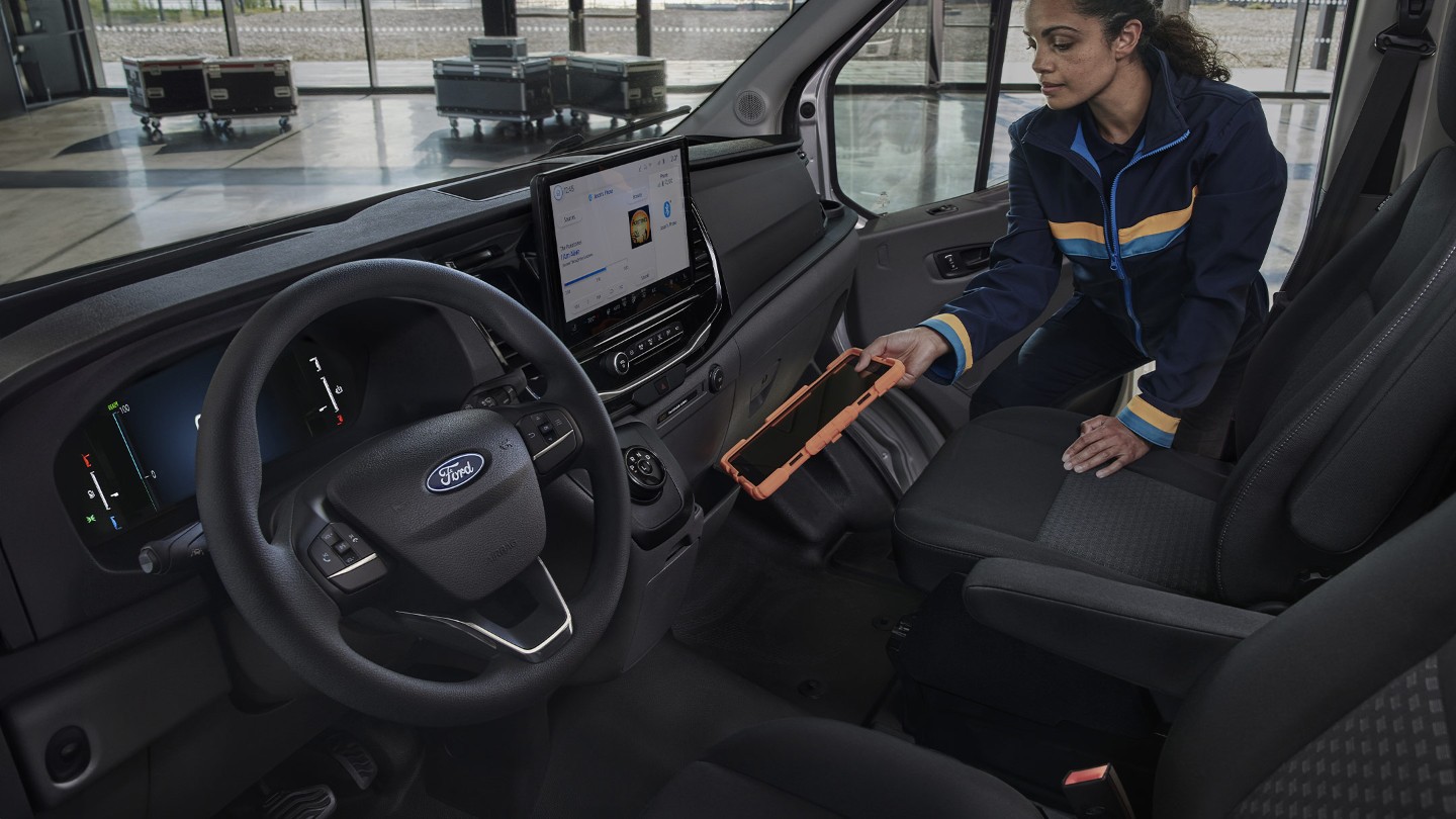 Arrumação interior da Ford E-Transit