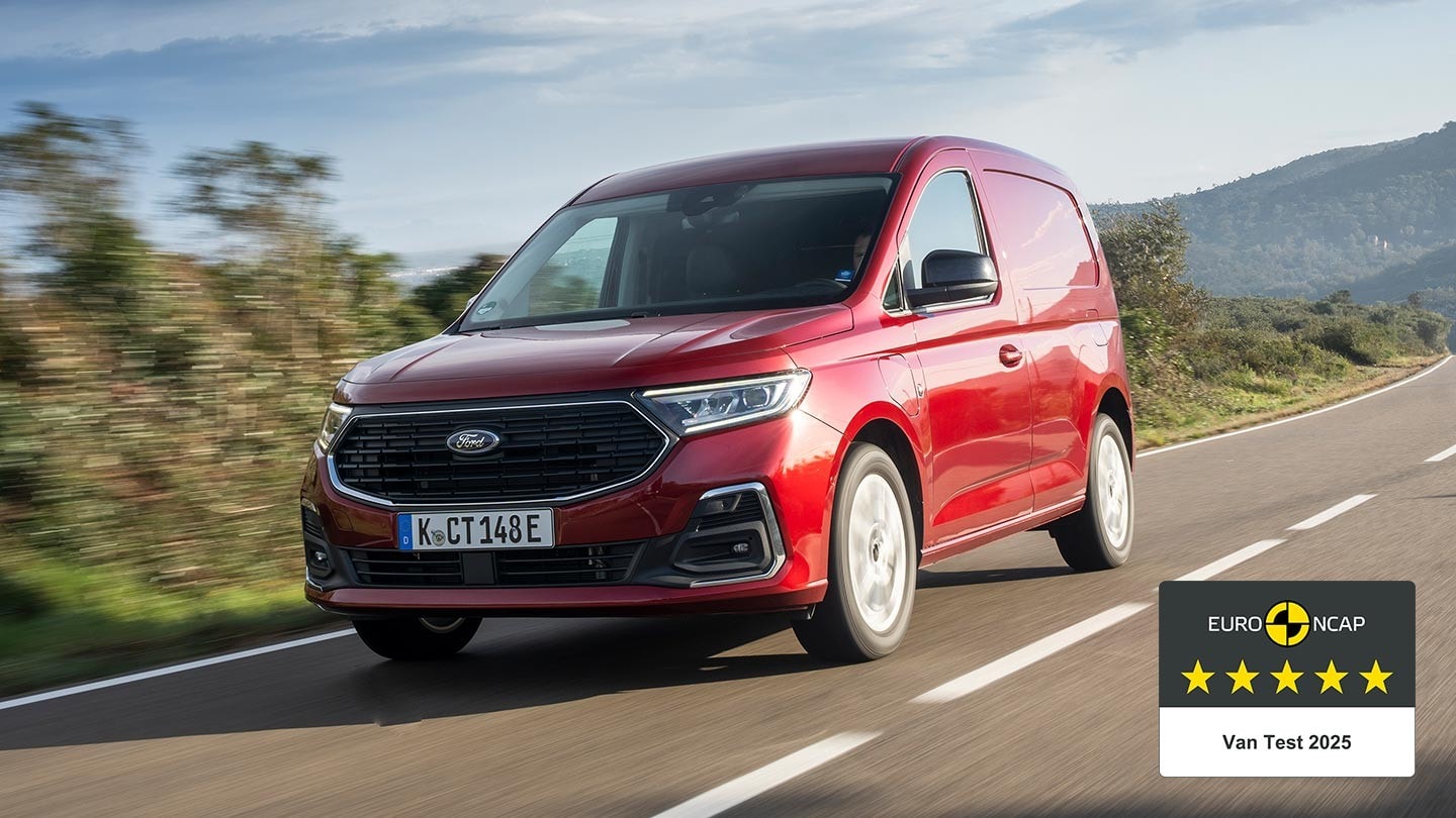 Transit Connect em vermelho