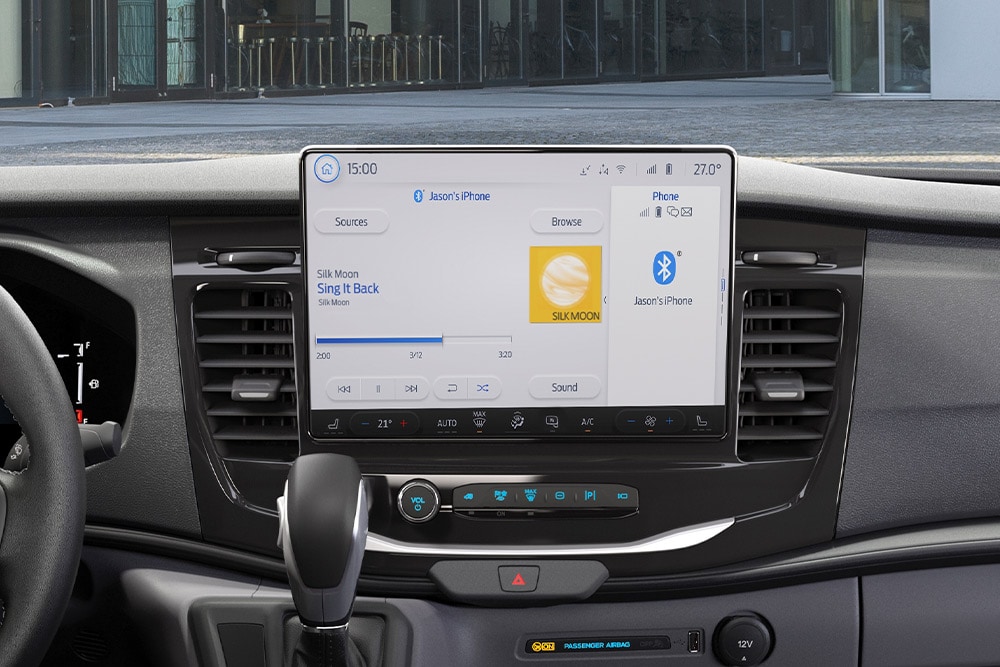 Painel de instrumentos com ecrã tátil SYNC® 3 de 8 polegadas da Ford Transit Kombi.