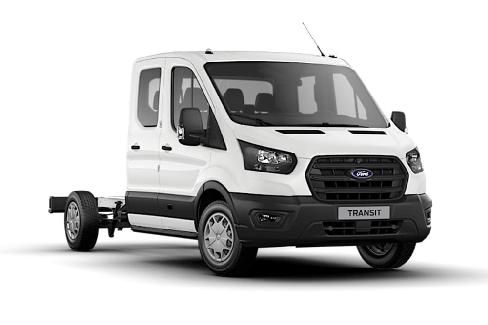 Carrinha Ford Transit Chassis Cabina Dupla Trend branca sobre fundo branco.