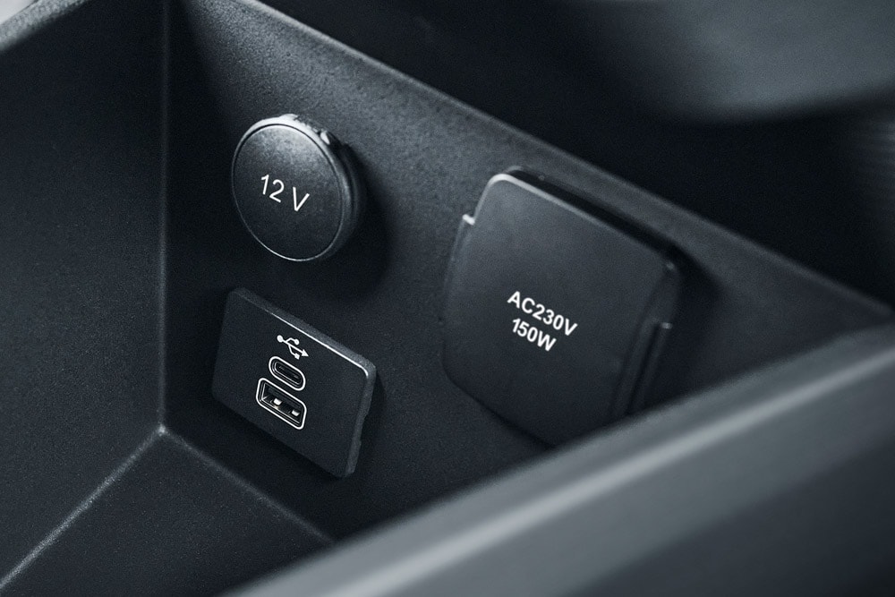 Ford E-Transit Courier Portas USB
