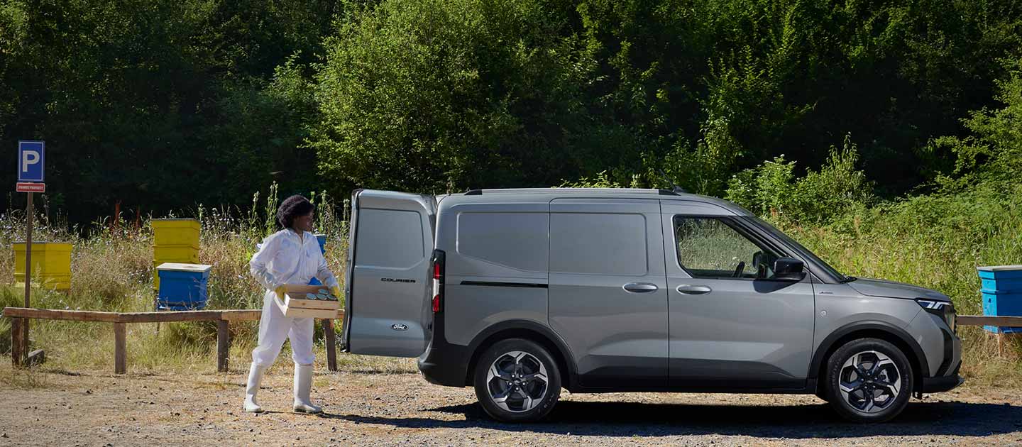 Ford E-Transit Courier Cinzento Lado Direito