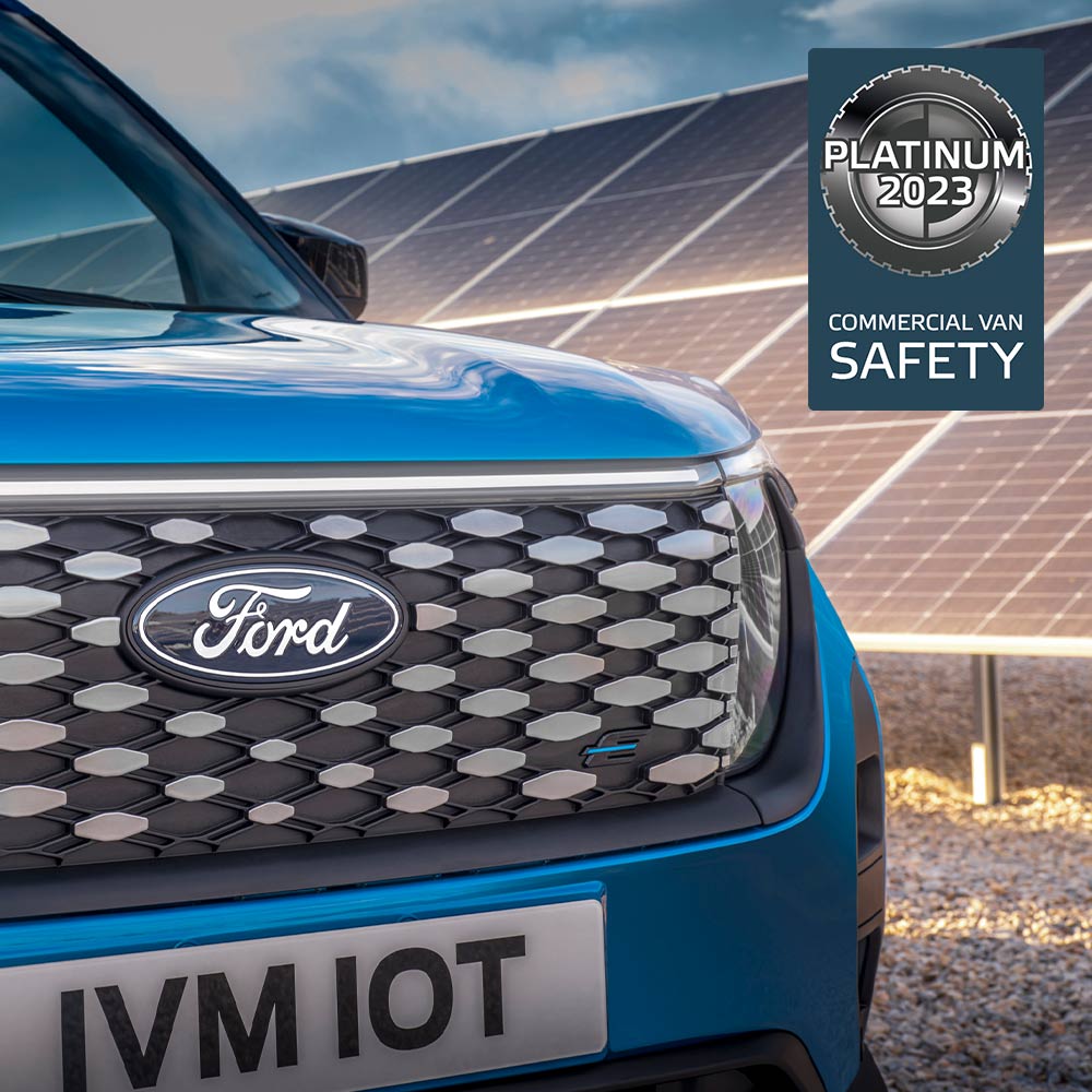 Ford E-Transit Courier Grade Frontal e Badge Azul
