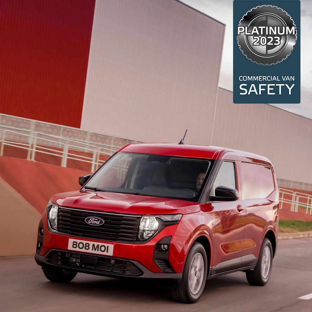 Nova vermelho Ford Transit Courier Van condução