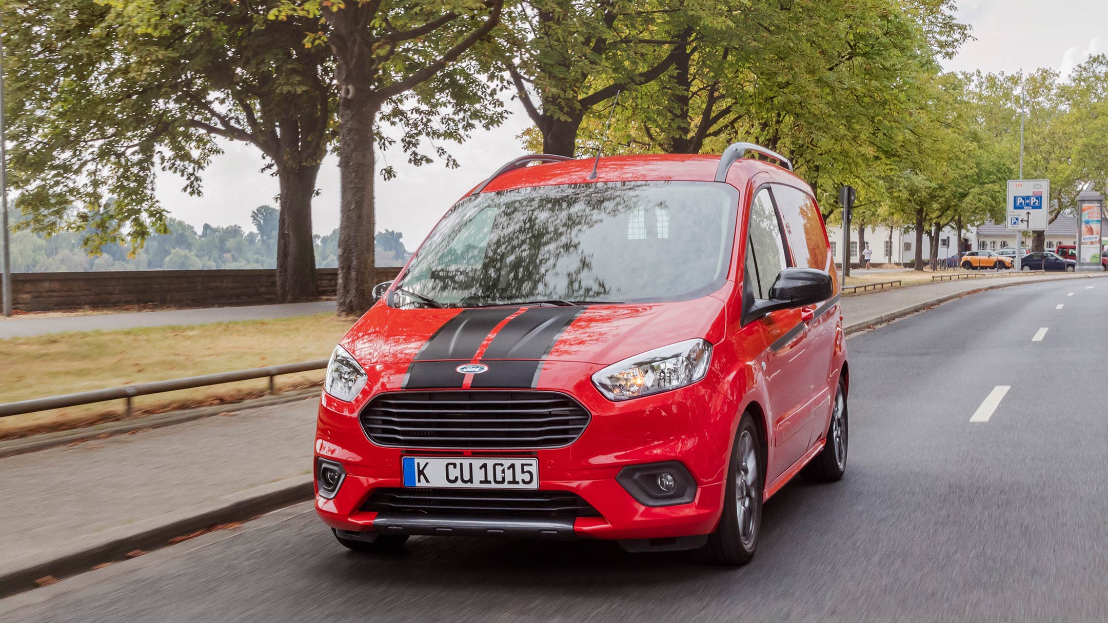 Detalhe da área de carga do Ford Transit Courier 