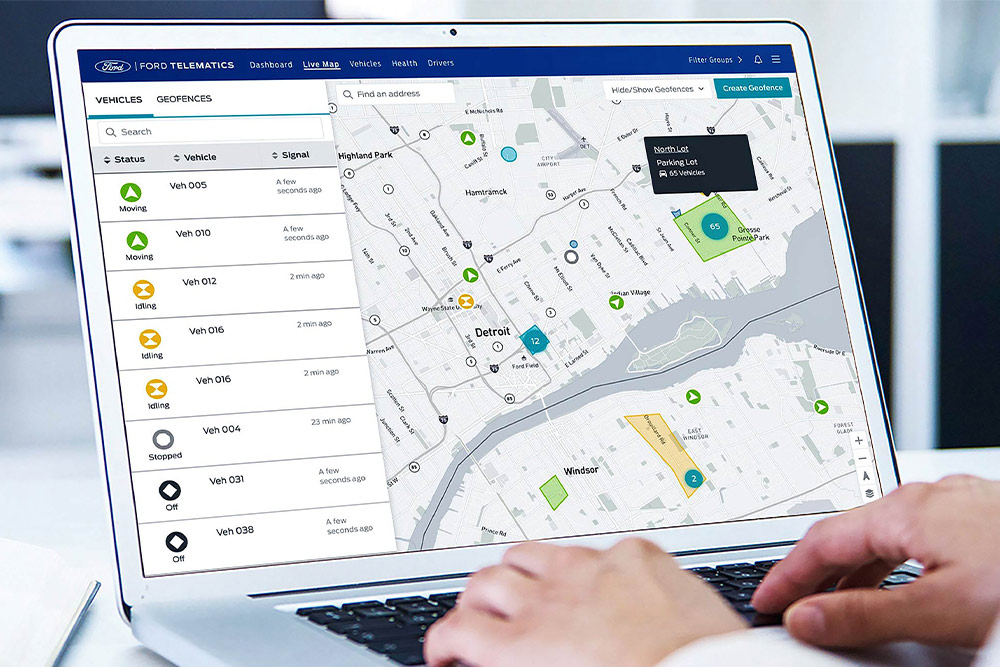 Painel Ford Pro Telematics apresentado no ecrã de um portátil.